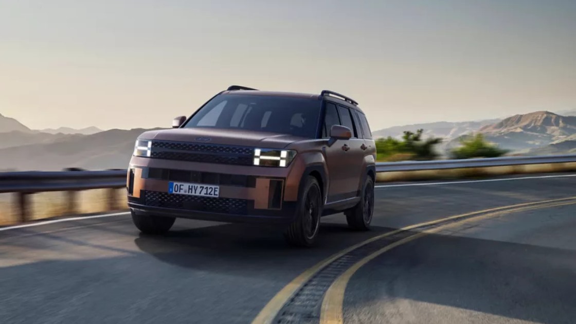 The all-new SANTA FE dynamic driving